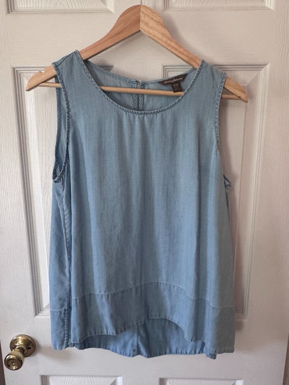 Tommy Bahama Women's Medium Sleeveless Chambray Tencel Layered Hem Blue Tank Top